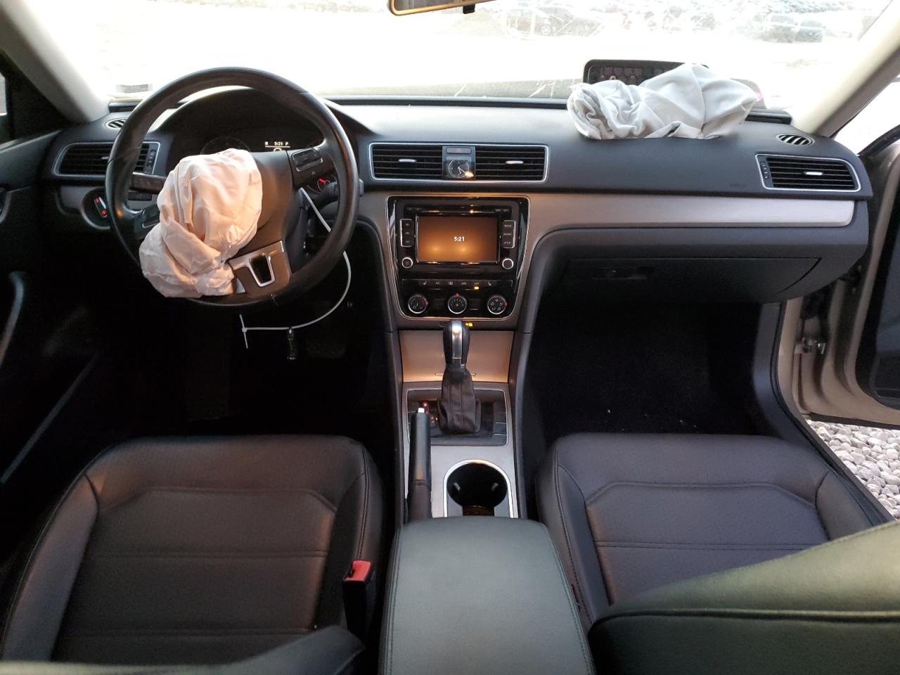 2015 Volkswagen Passat - Image 8