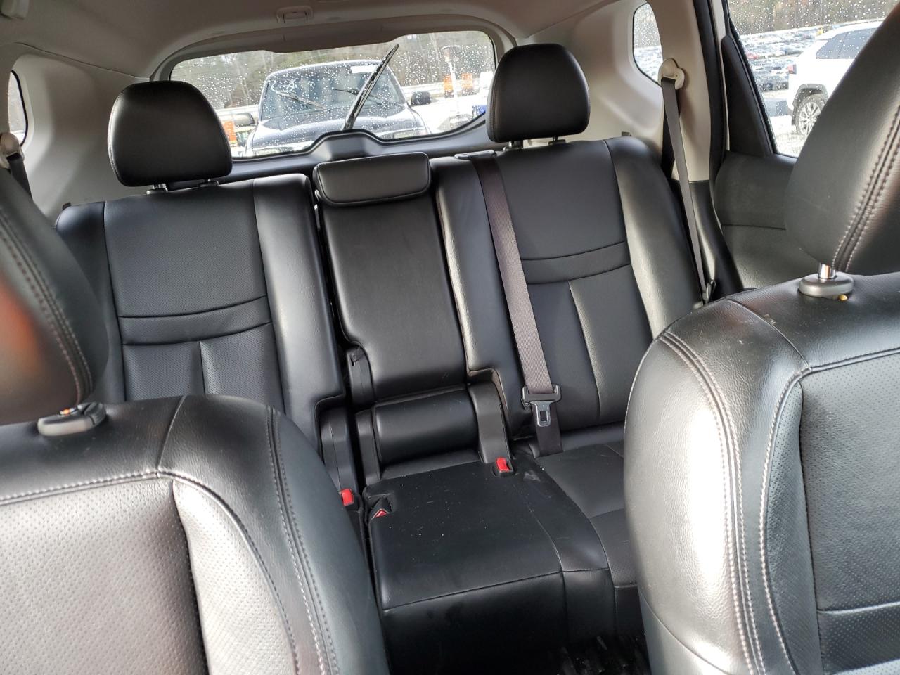 2018 Nissan Rogue - Image 10
