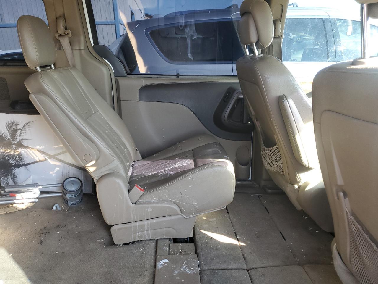 2014 Chrysler Town & Country - Image 11