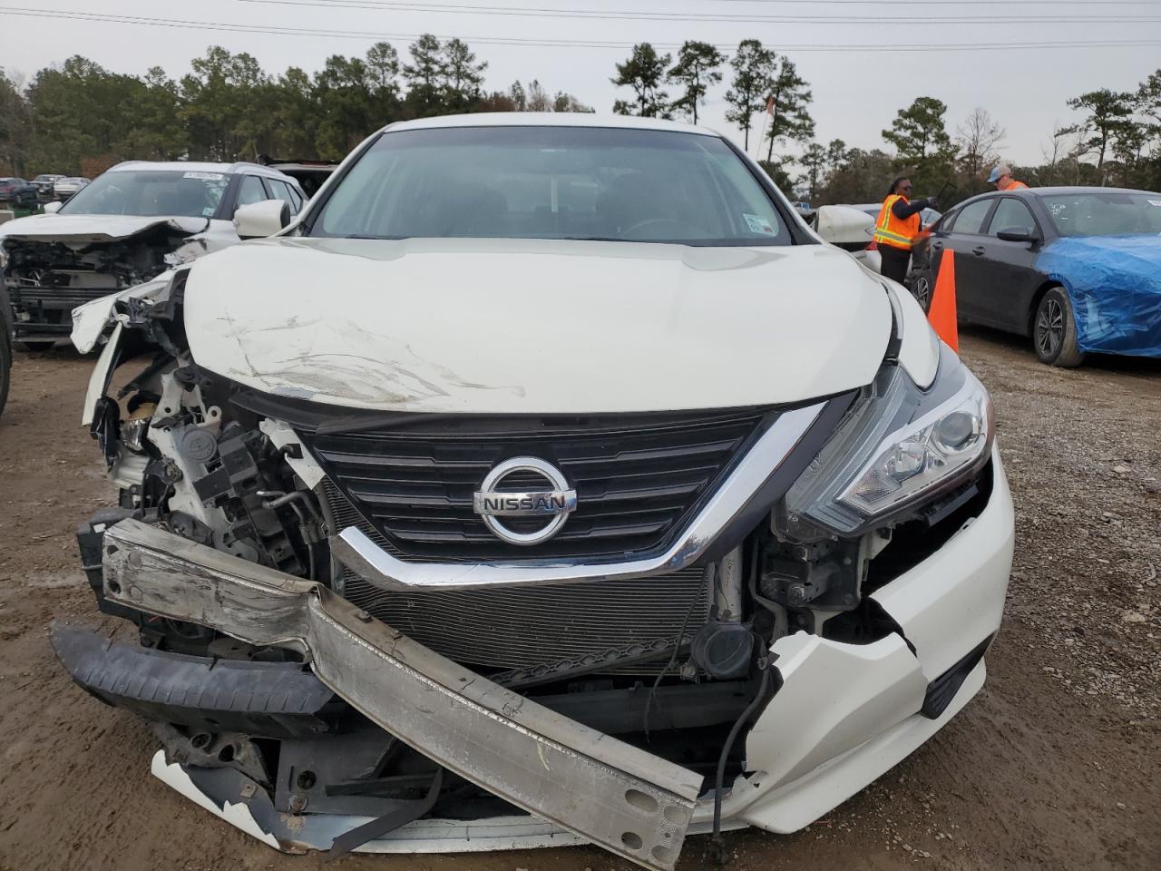 2016 Nissan Altima - Image 5