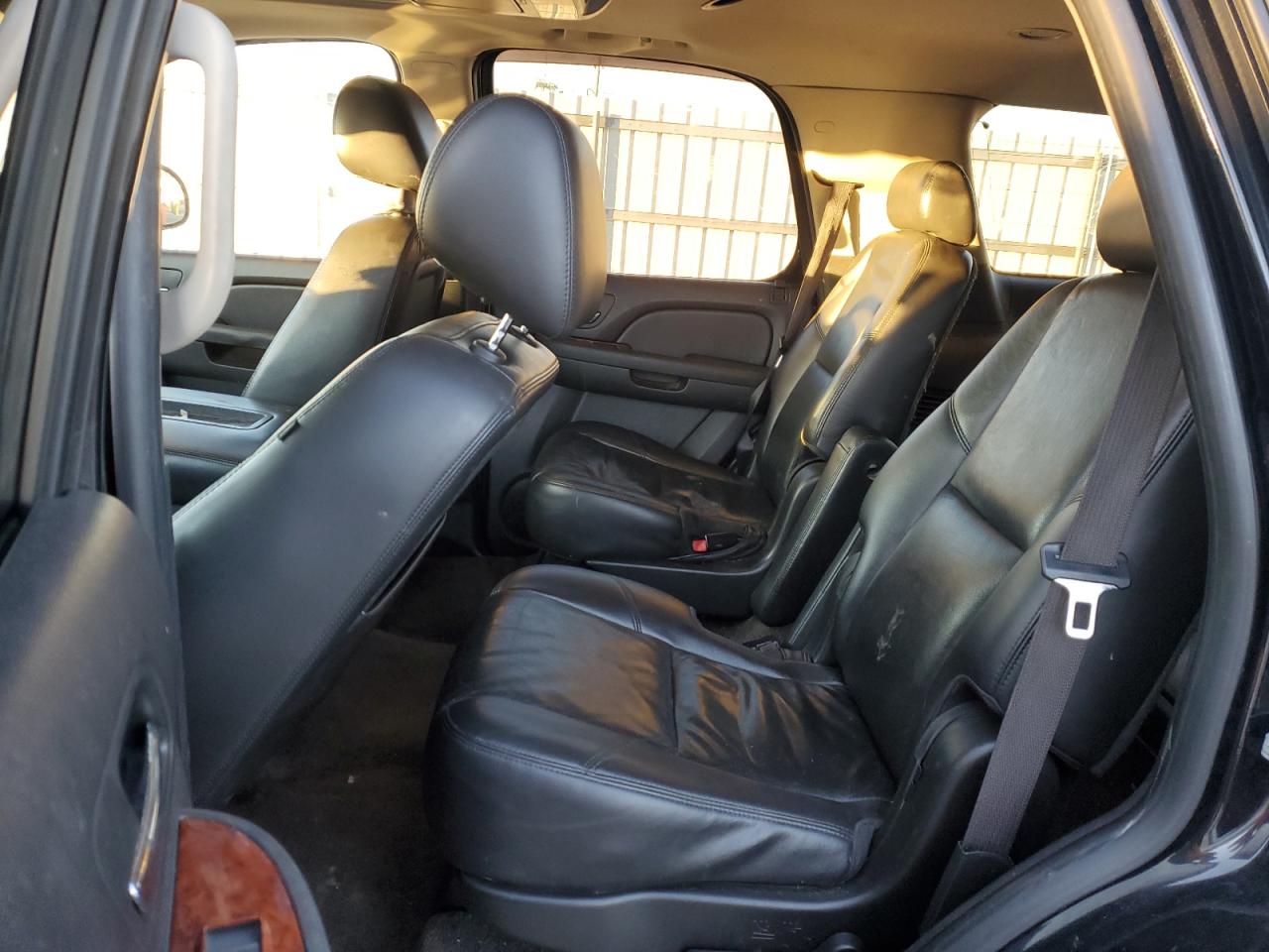 2010 Chevrolet Tahoe - Image 11