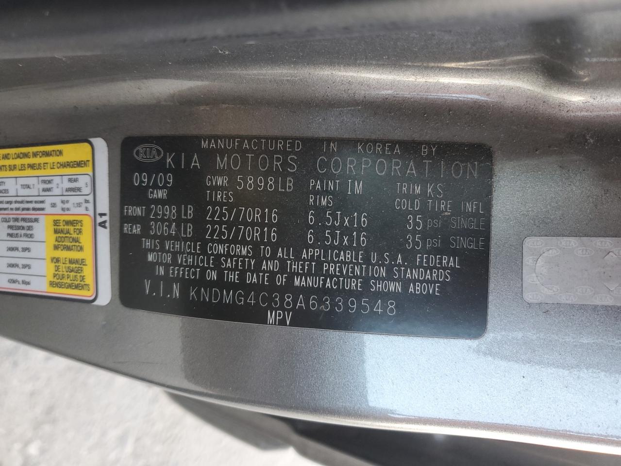 2010 Kia Sedona - Image 13