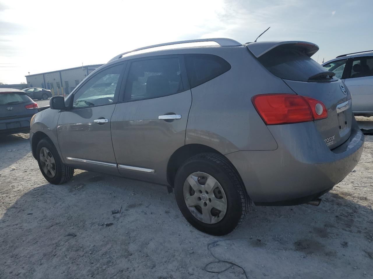 2015 Nissan Rogue - Image 2
