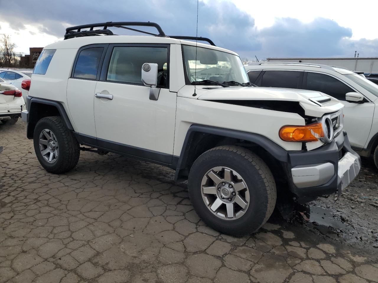 VIN JTEBU4BF5EK183151 2014 TOYOTA FJ CRUISER no.4