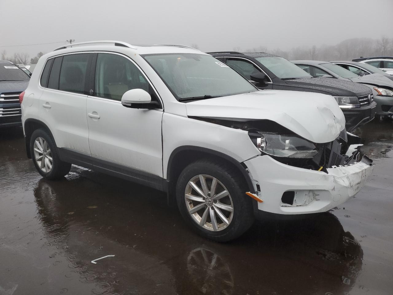 2017 Volkswagen Tiguan - Image 4