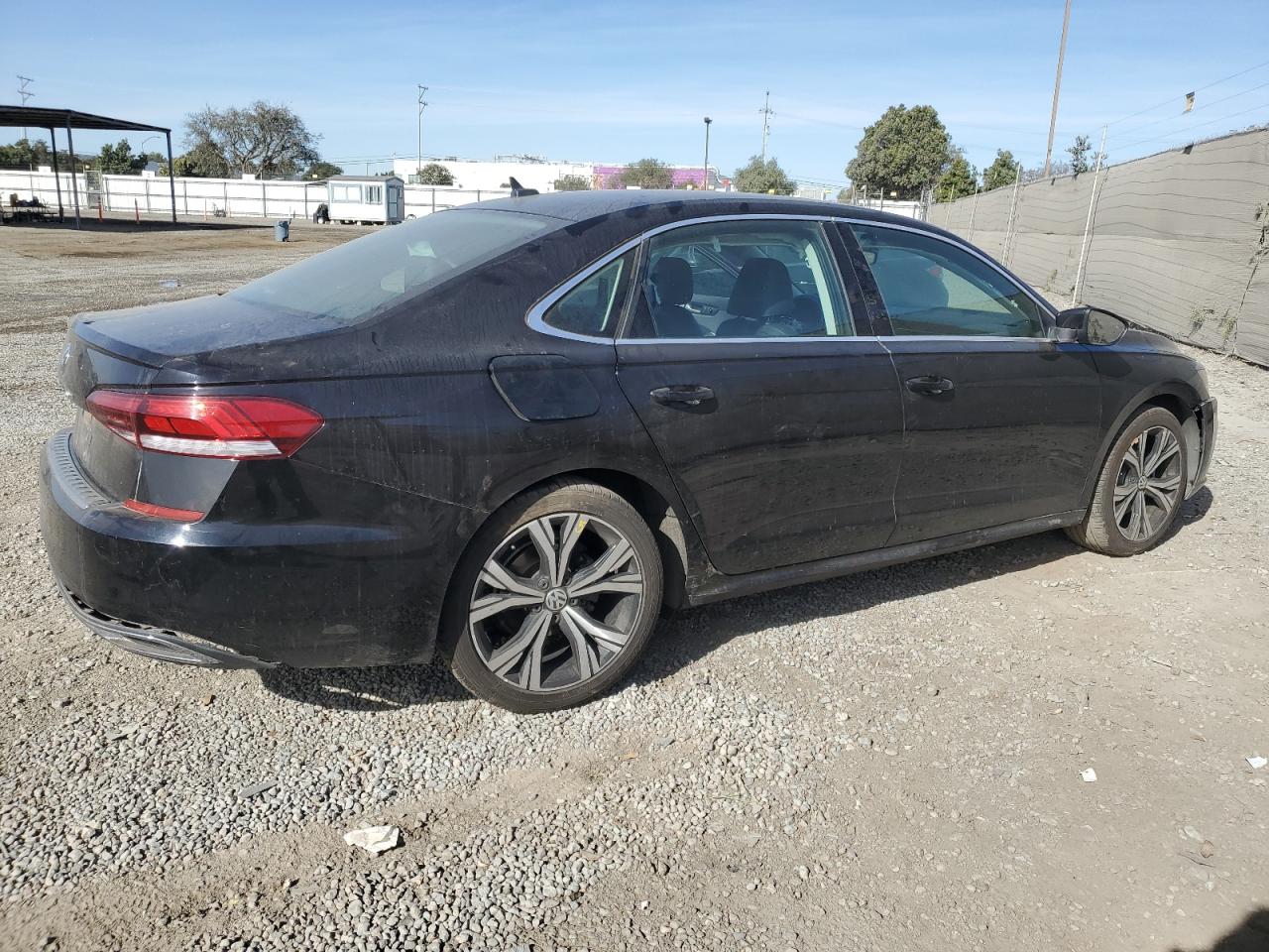 2021 Volkswagen Passat - Image 3