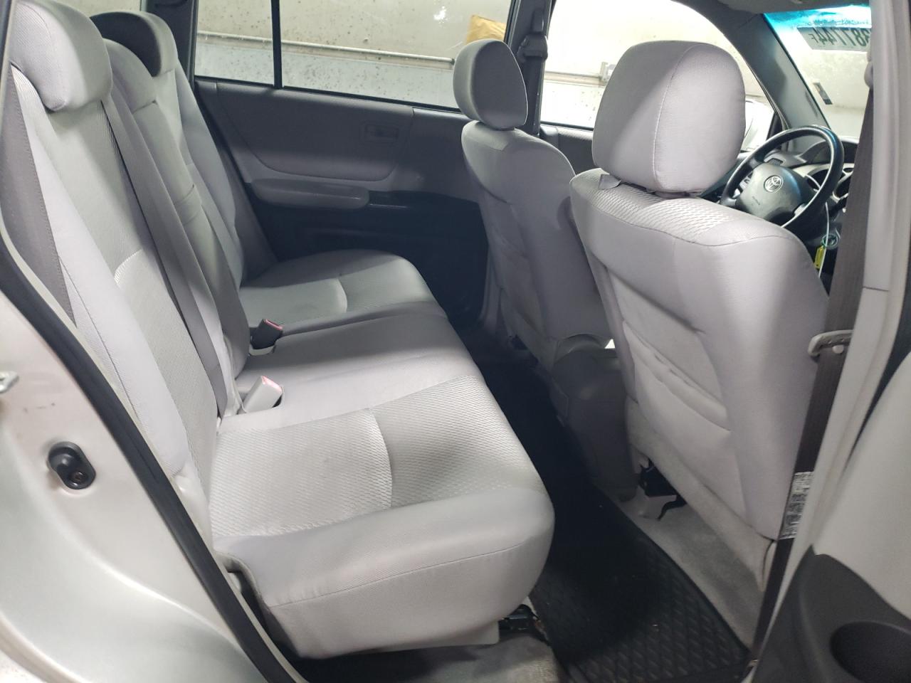 2005 Toyota Highlander - Image 10