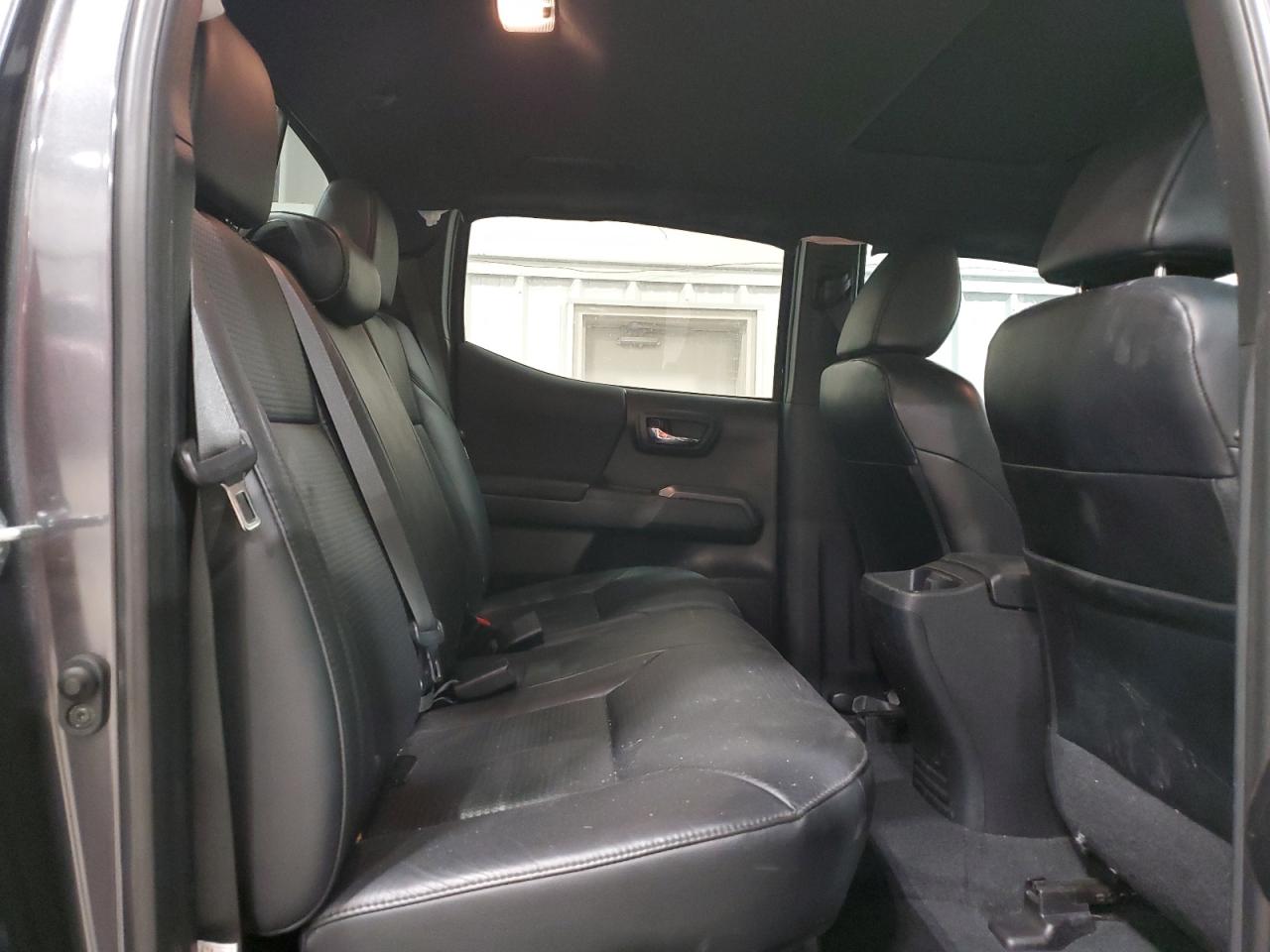 2020 Toyota Tacoma - Image 10