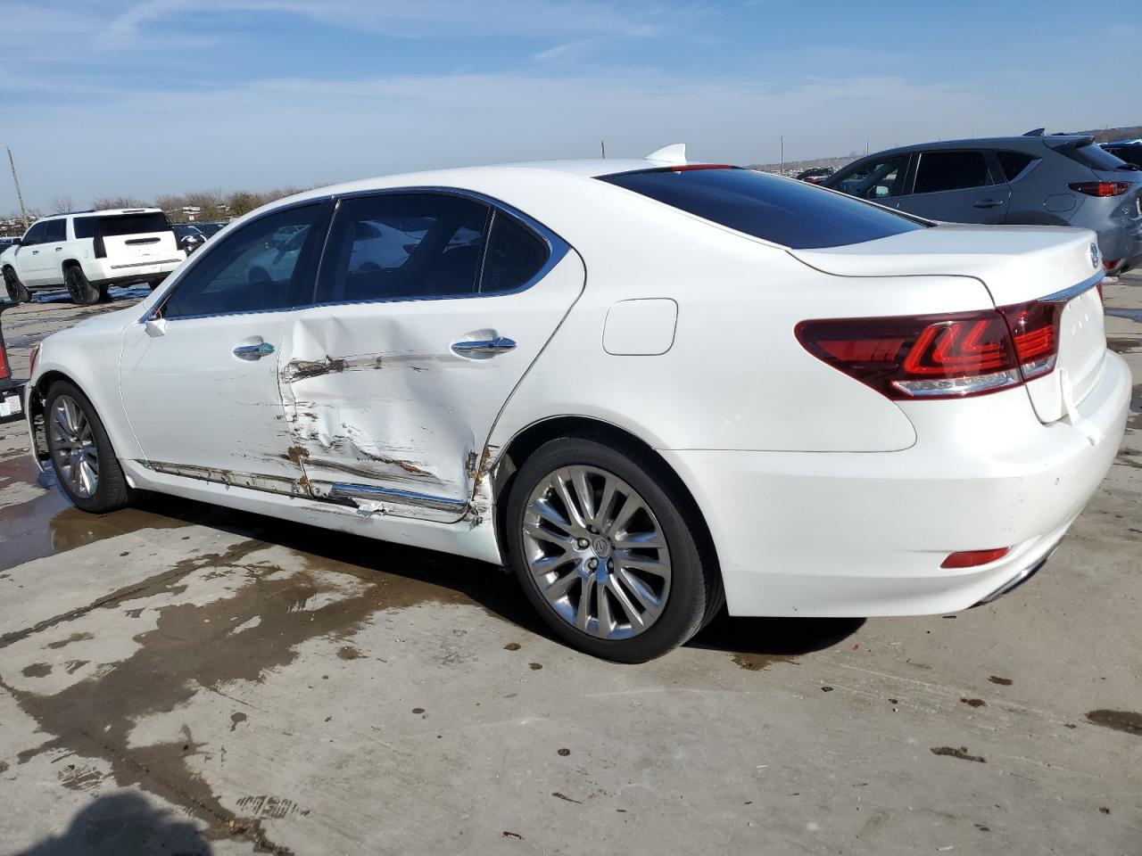 2014 Lexus LS - Image 2