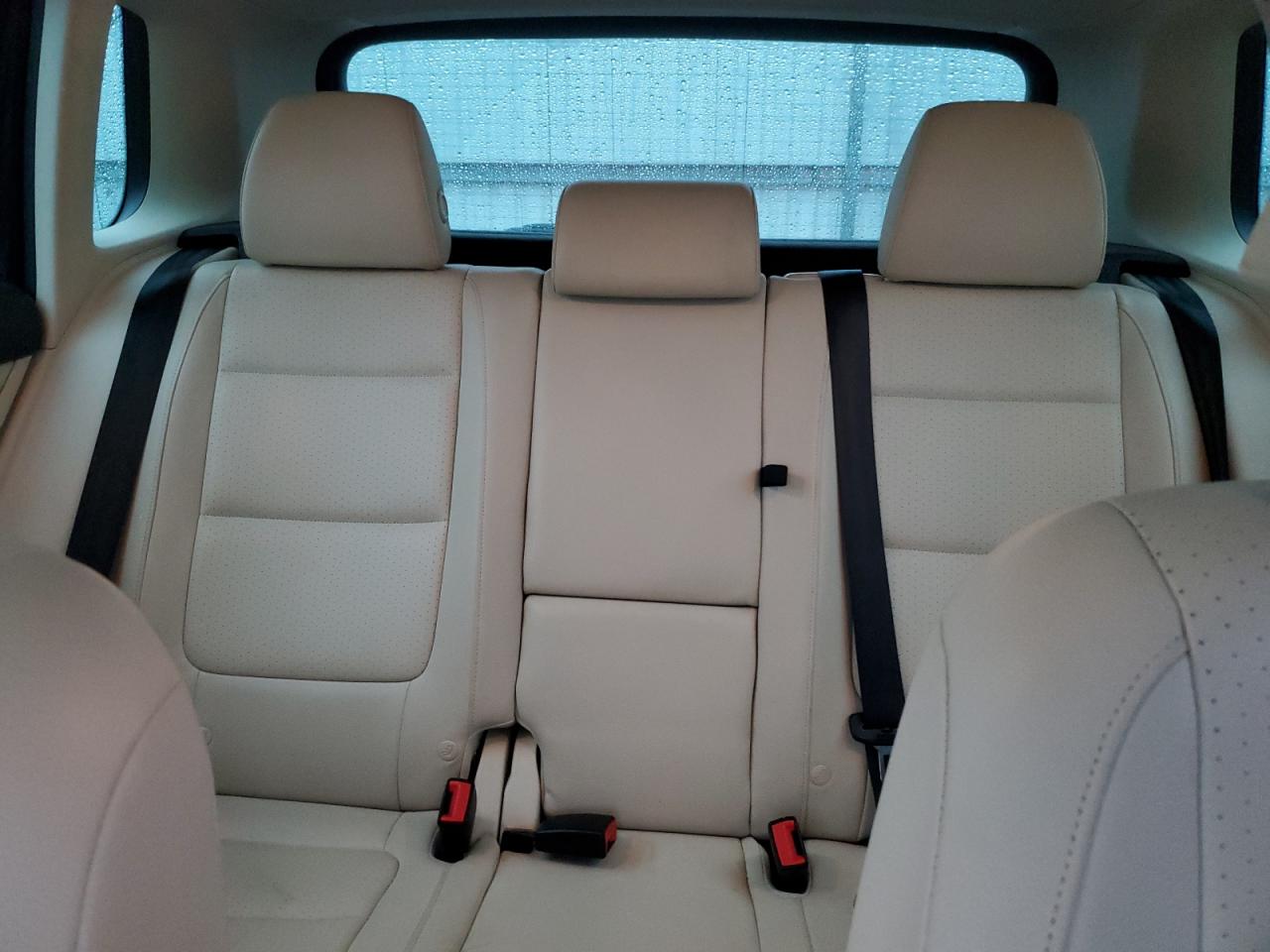 2017 Volkswagen Tiguan - Image 10