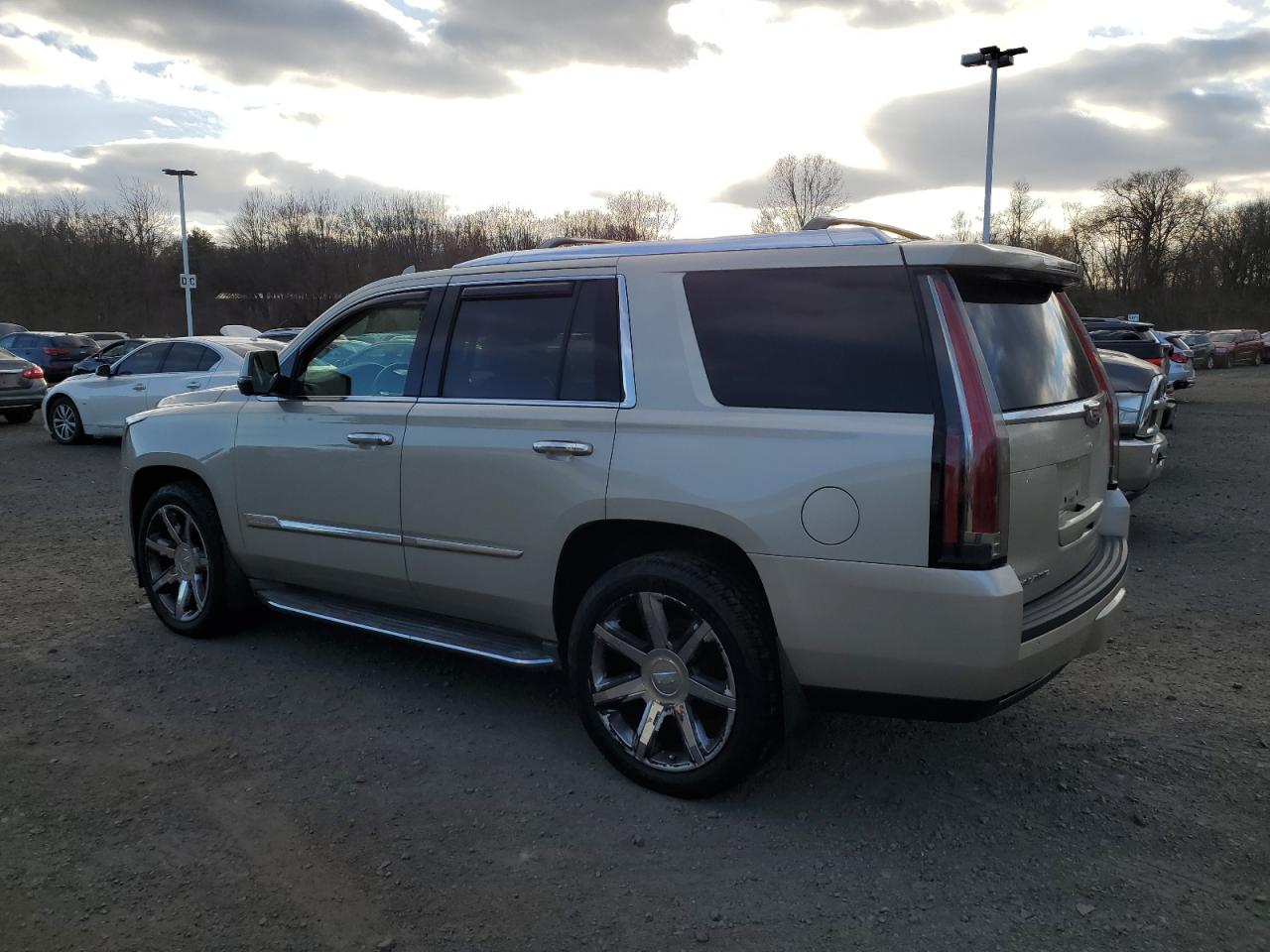 VIN 1GYS4MKJ9FR534199 2015 CADILLAC ESCALADE no.2