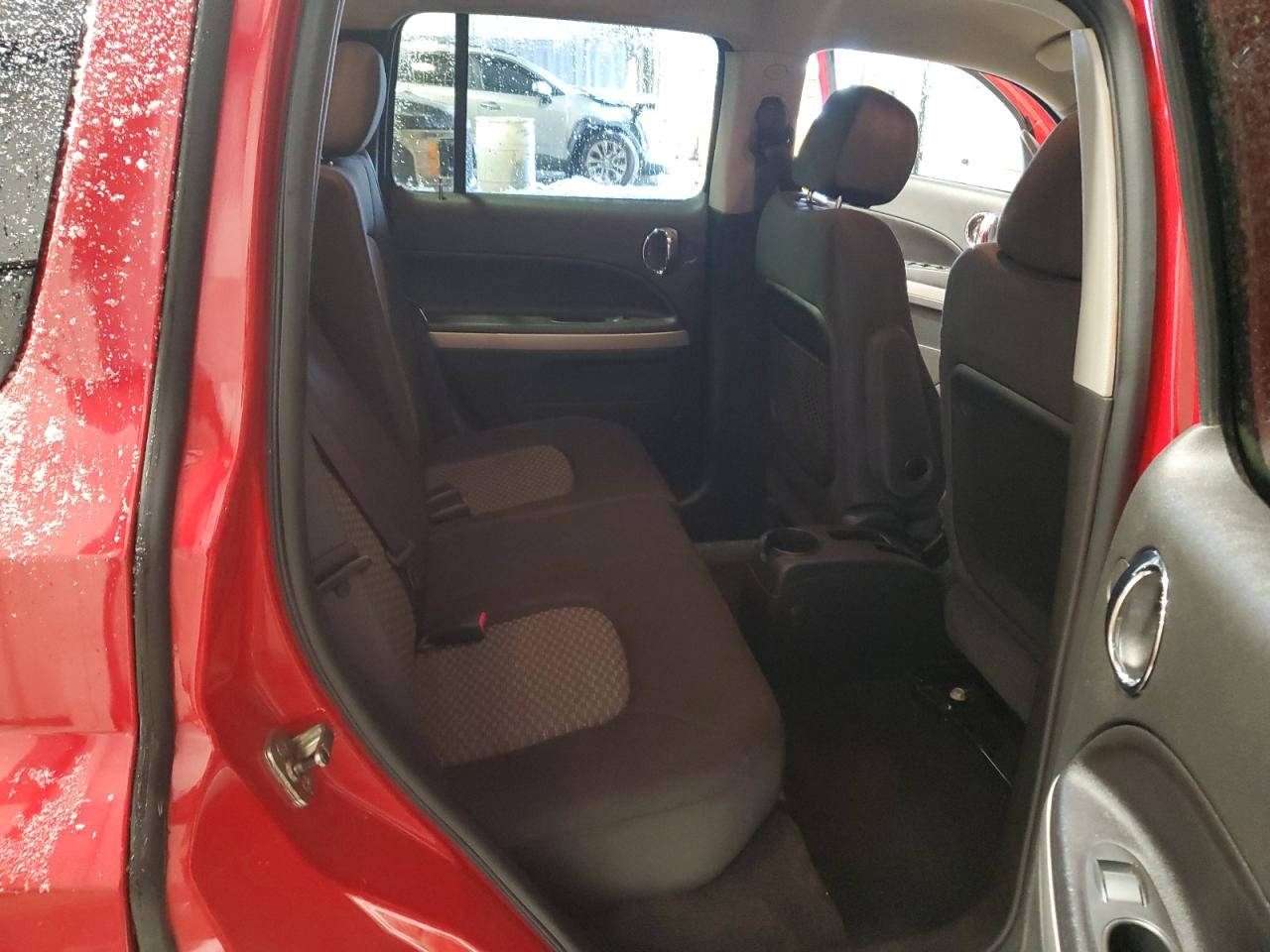 2011 Chevrolet HHR - Image 10