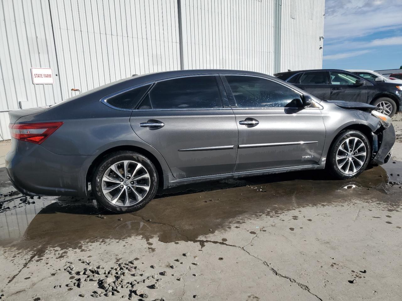 2016 Toyota Avalon - Image 3