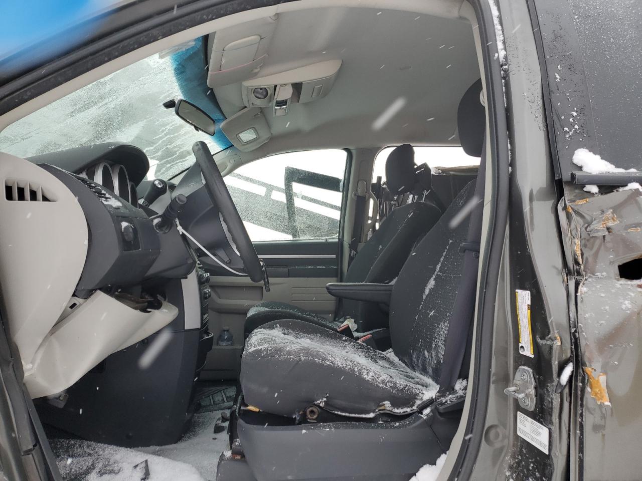 2010 Dodge Caravan - Image 7