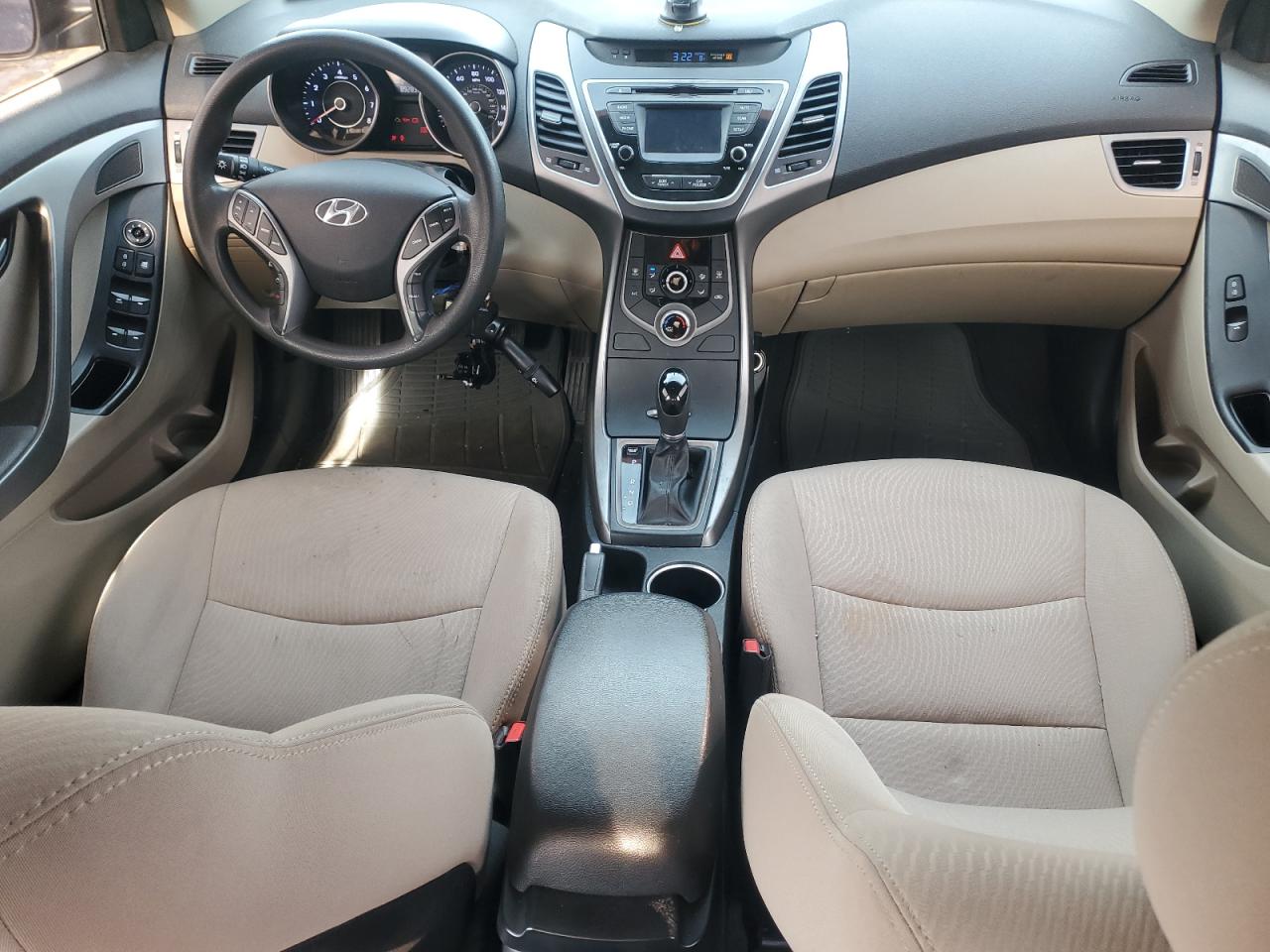 2016 Hyundai Elantra - Image 8