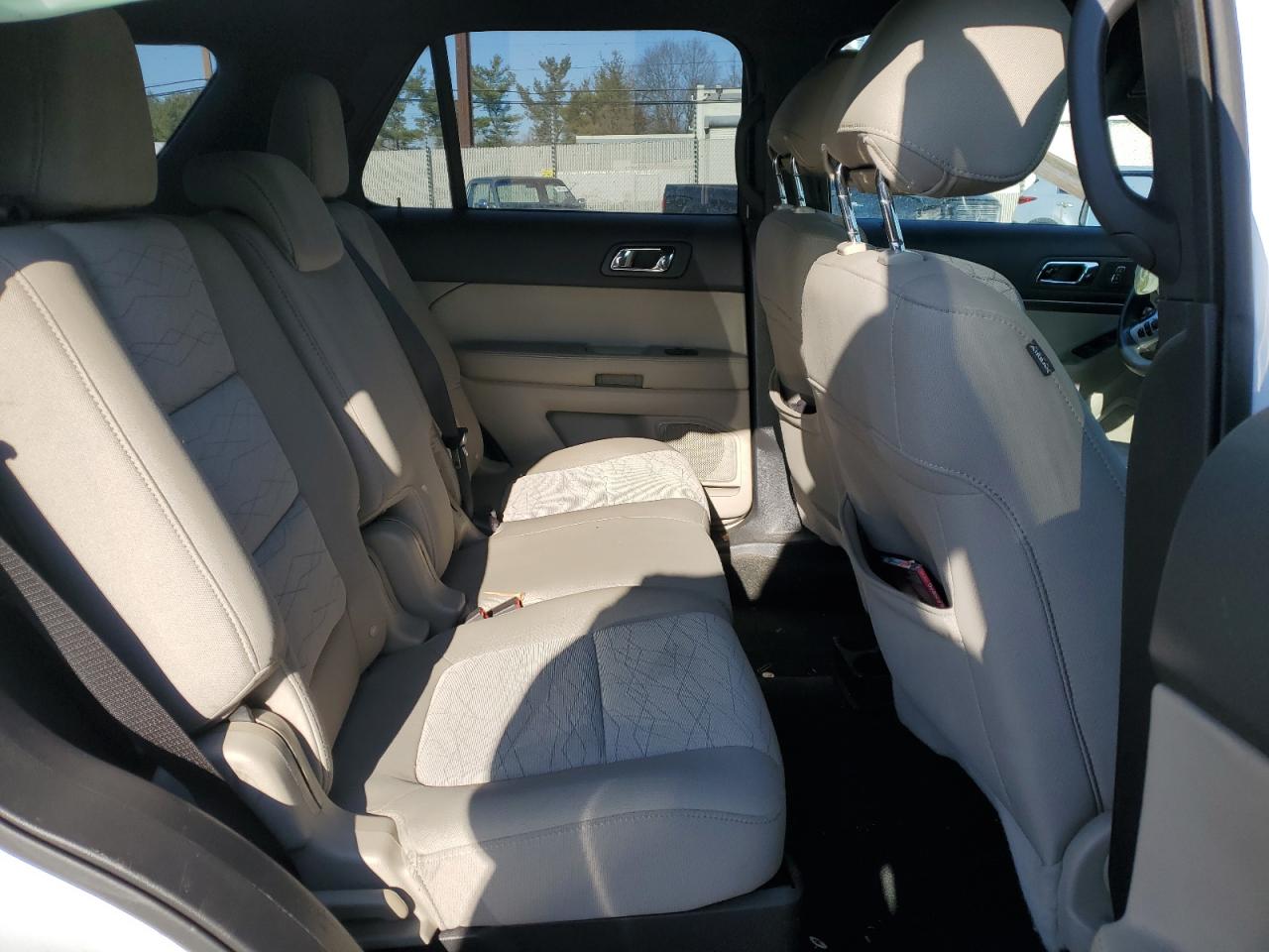 2014 Ford Explorer - Image 12