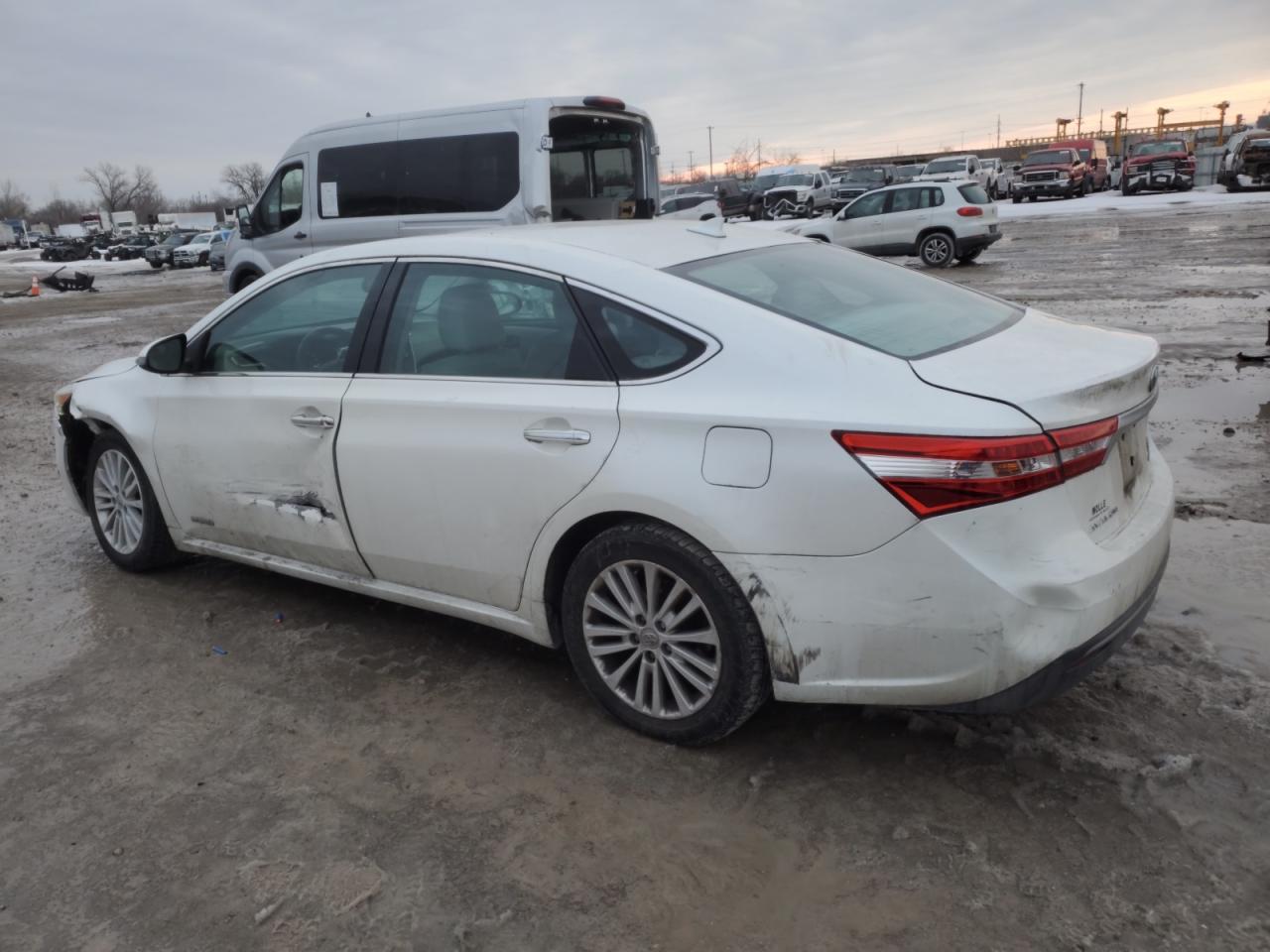 2013 Toyota Avalon - Image 2