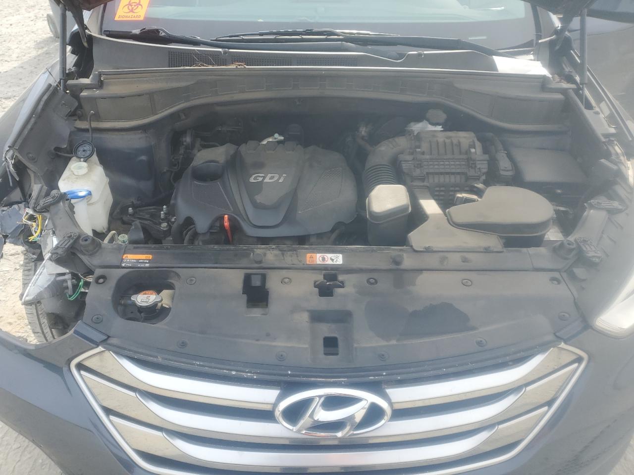 2016 Hyundai Santa Fe - Image 12