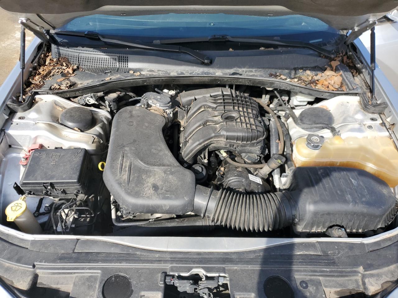 2012 Chrysler 300 - Image 11
