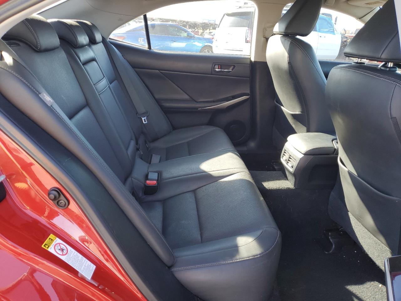 2016 Lexus IS - Image 10