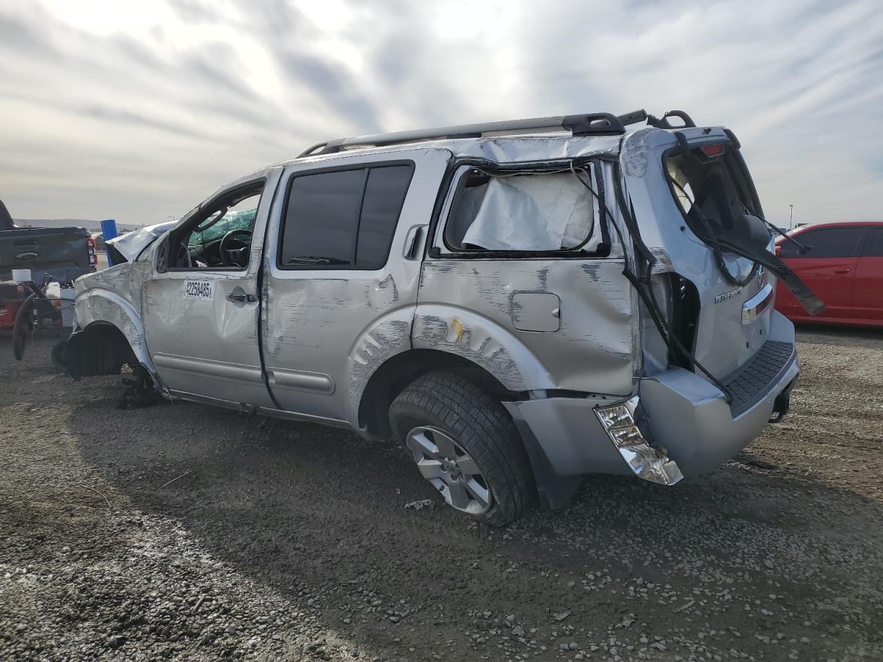 2011 Nissan Pathfinder - Image 2