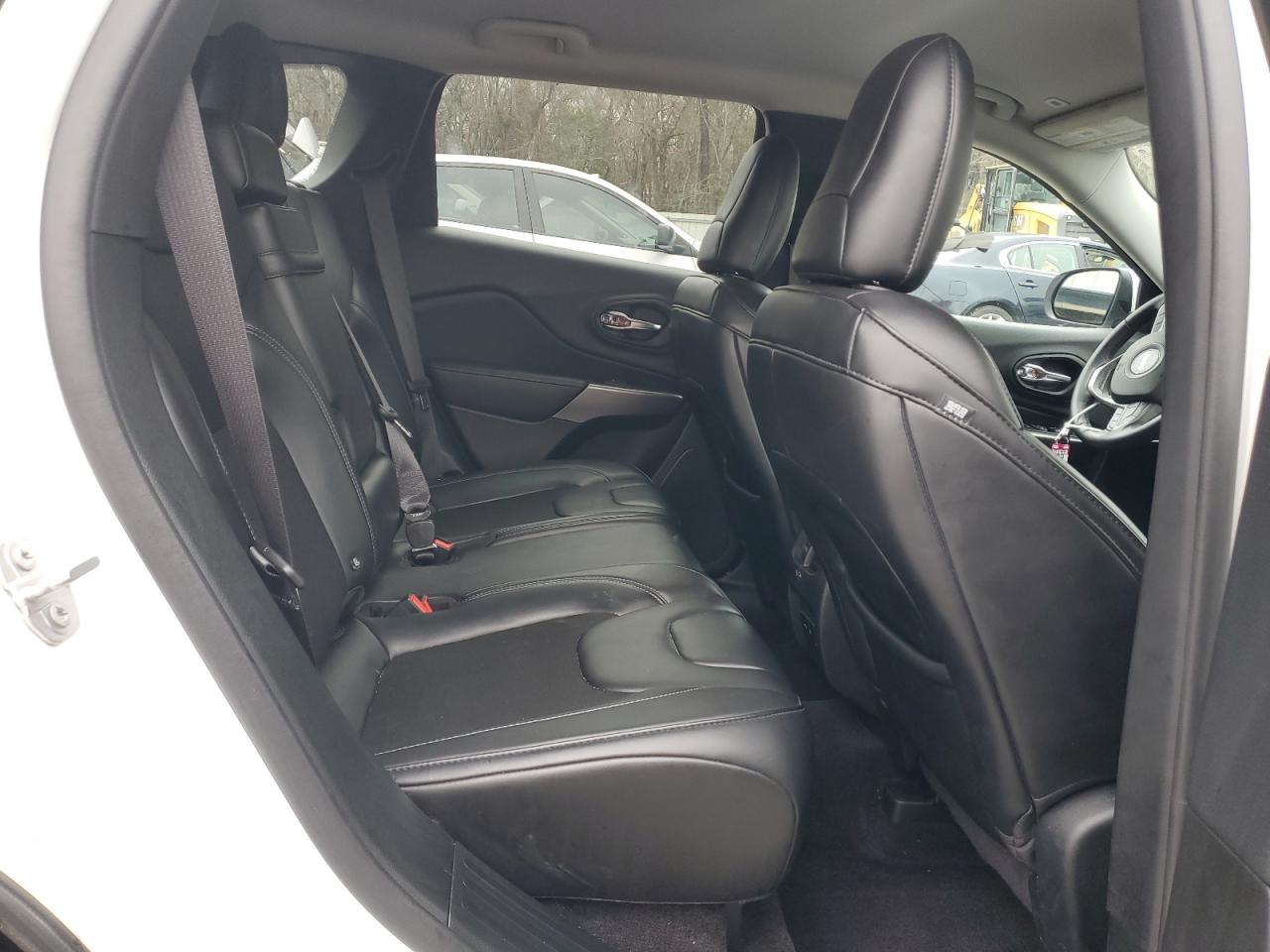 2019 Jeep Grand Cherokee - Image 11