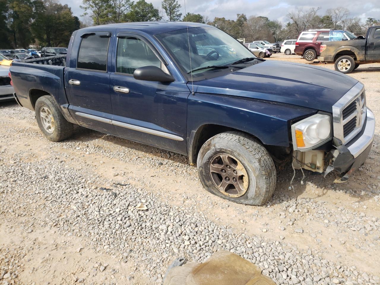 2005 Dodge Dakota - Image 4