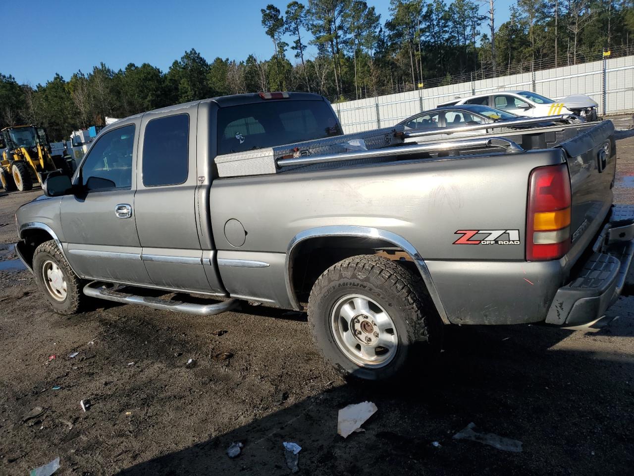 2002 GMC Sierra - Image 2