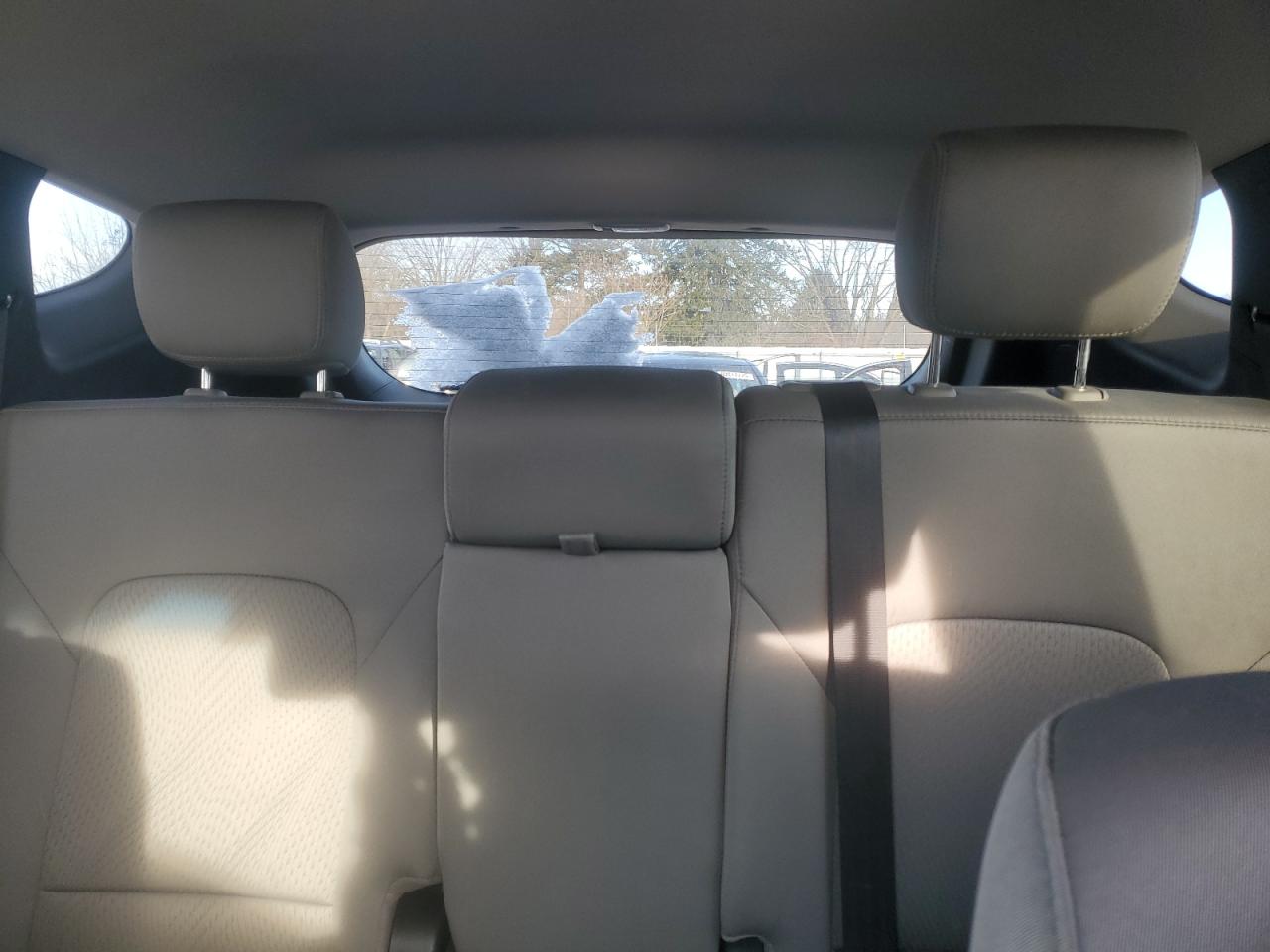 2017 Hyundai Santa Fe - Image 10
