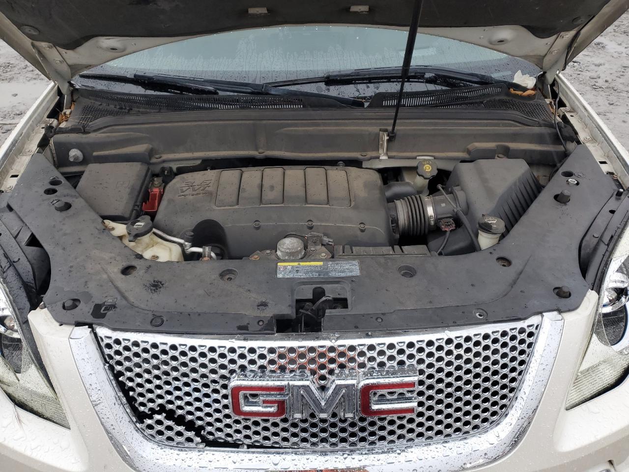 2011 GMC Acadia - Image 14