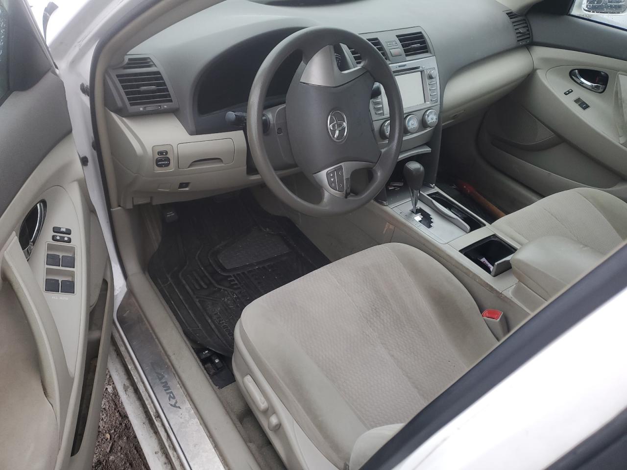 2010 Toyota Camry - Image 8