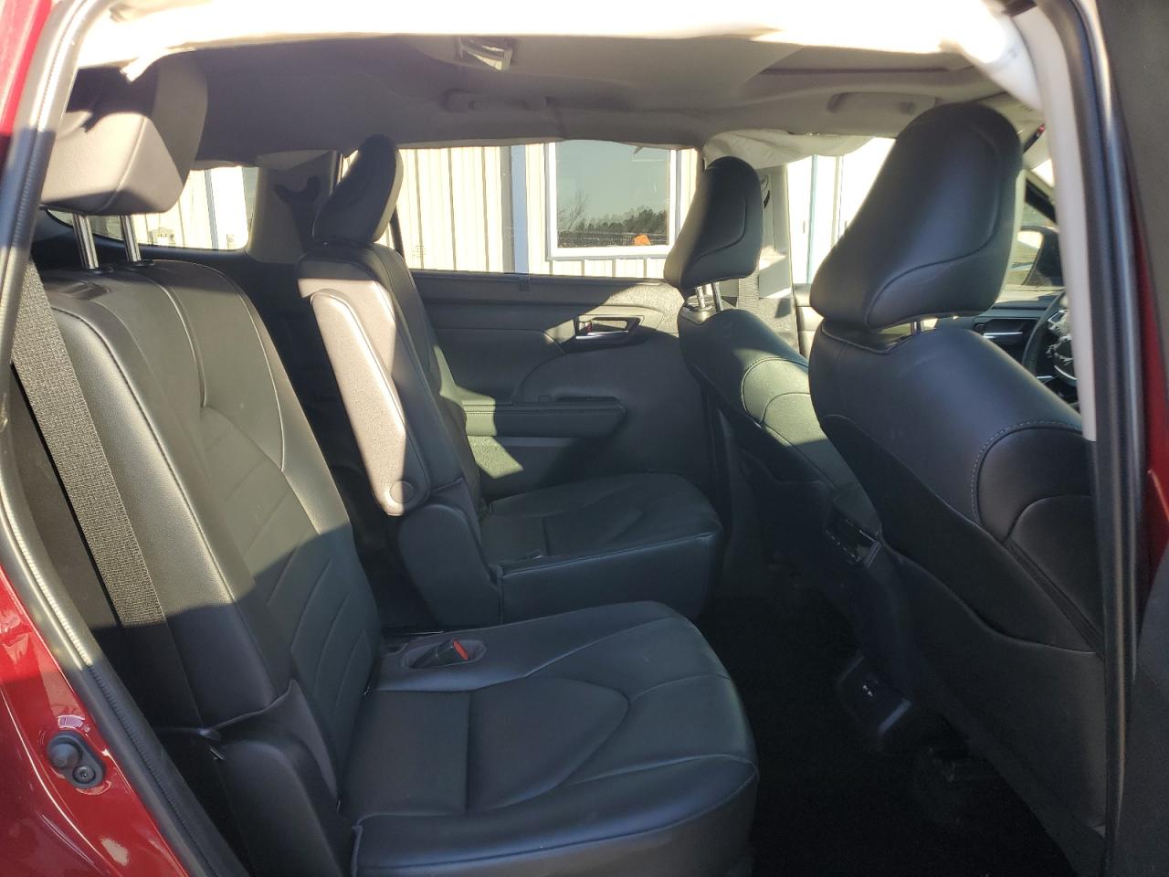 2020 Toyota Highlander - Image 11
