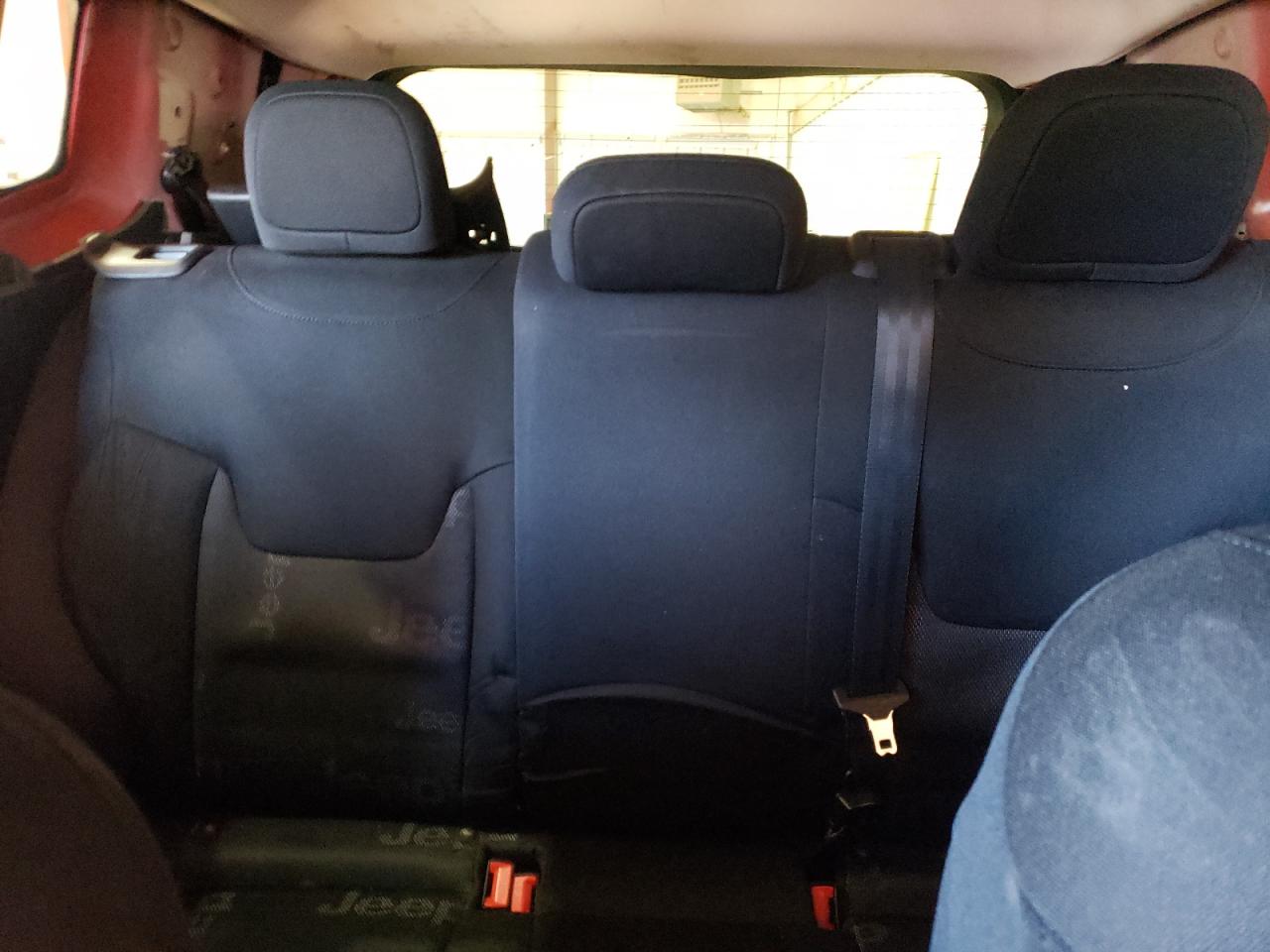 2017 Jeep Renegade - Image 10