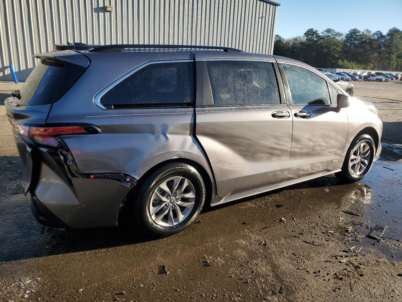2021 Toyota Sienna - Image 3