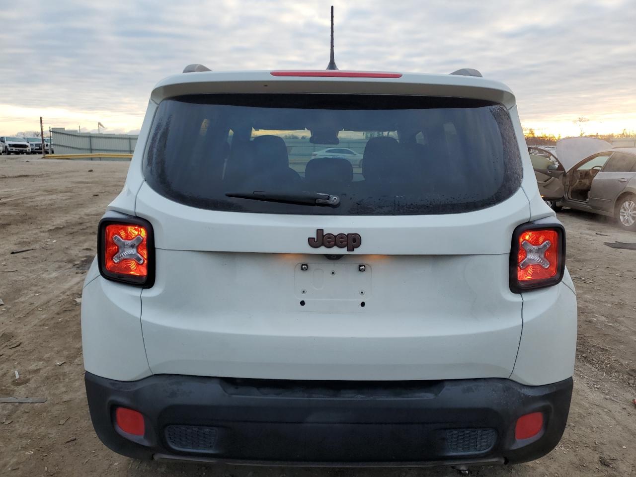 2016 Jeep Renegade - Image 6