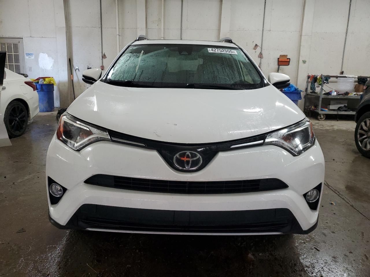 2018 Toyota RAV 4 - Image 5