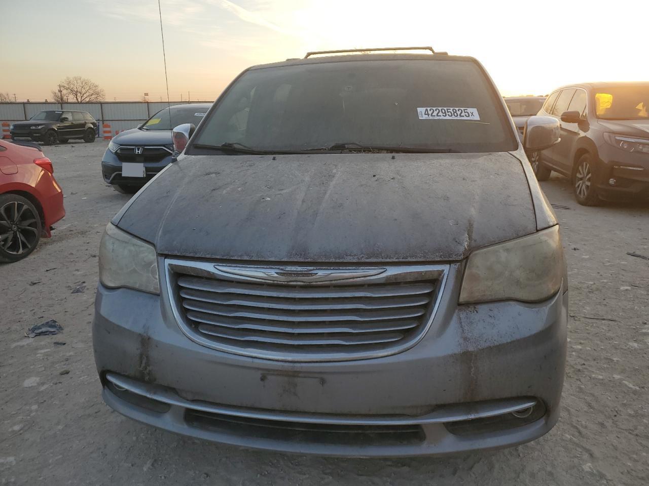 2013 Chrysler Town & Country - Image 6