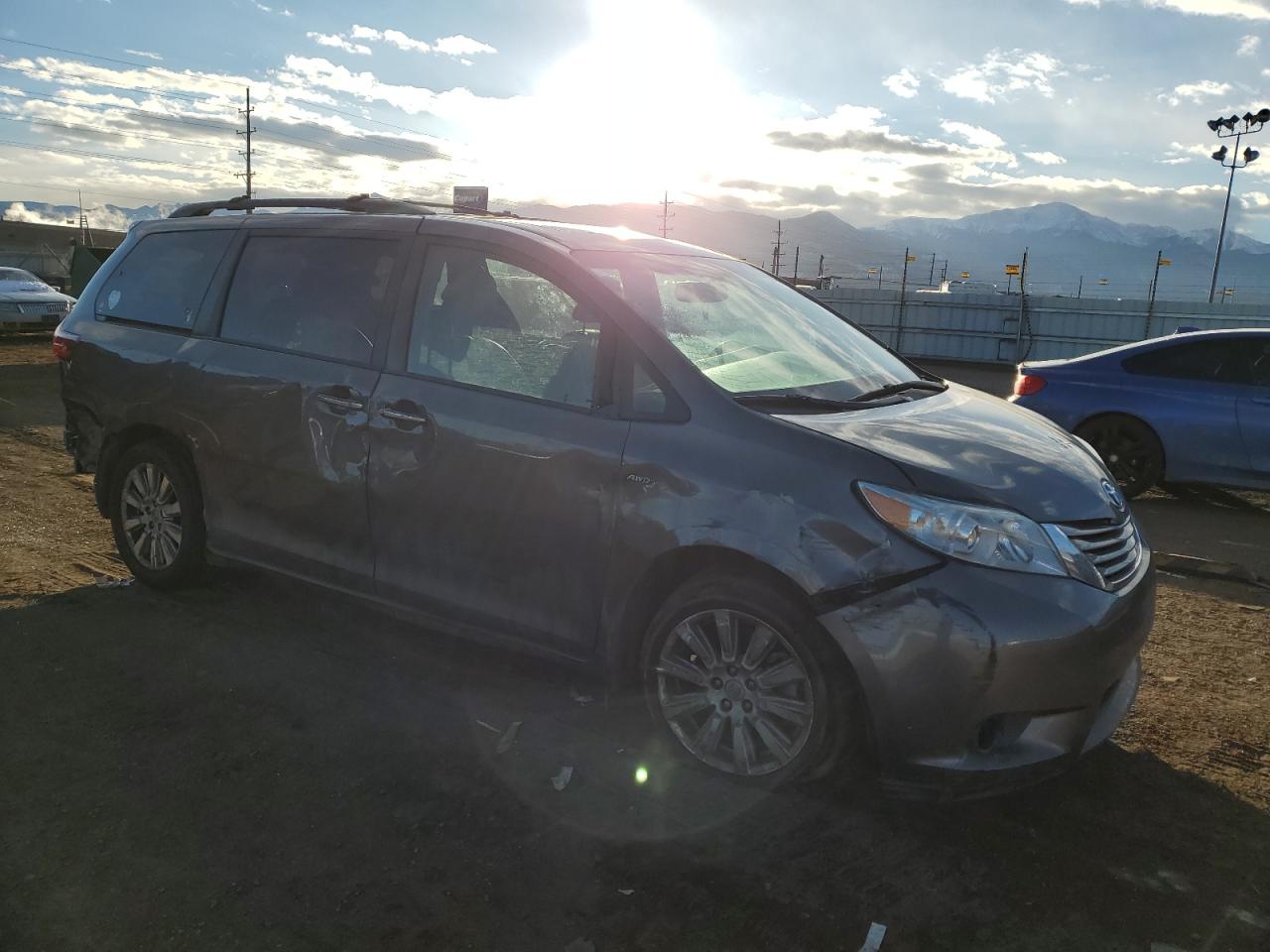 2017 Toyota Sienna - Image 4