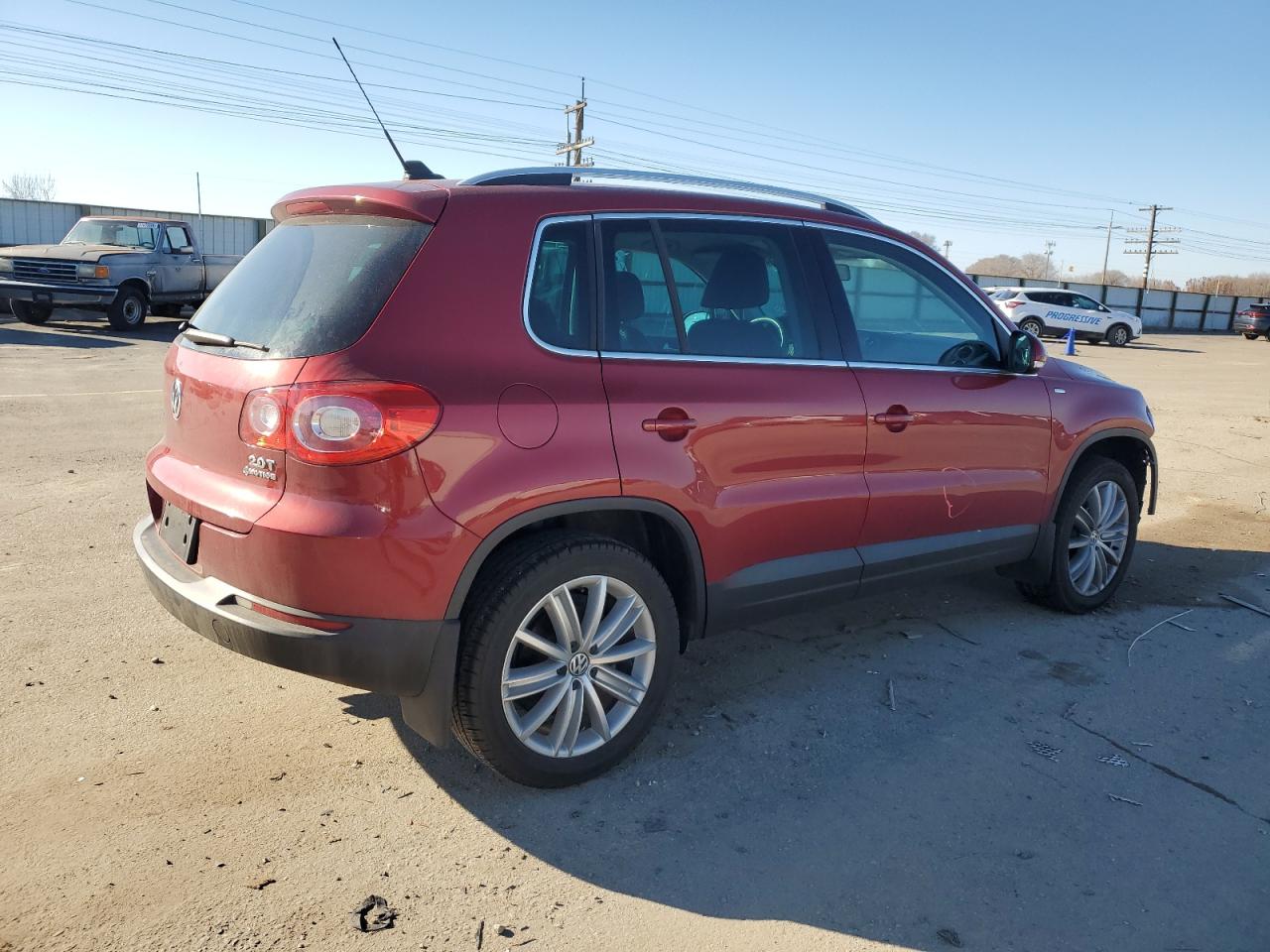 2010 Volkswagen Tiguan - Image 3