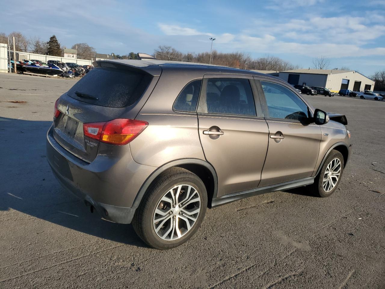2017 Mitsubishi Outlander - Image 3