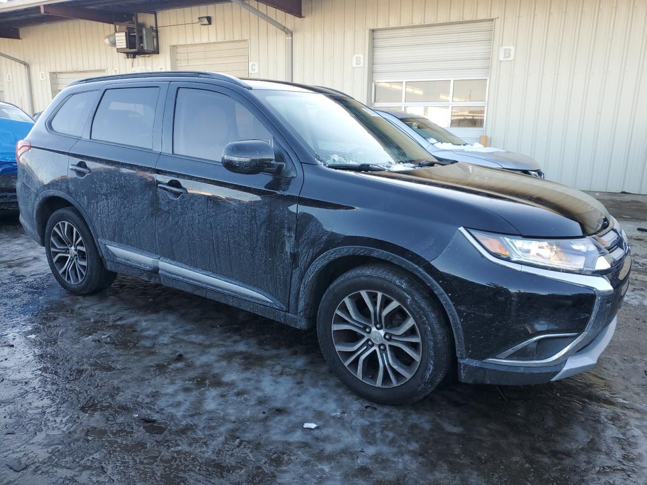 2016 Mitsubishi Outlander - Image 4