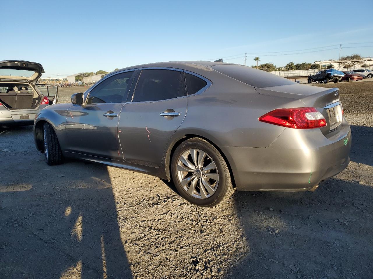 2012 Infiniti M - Image 2