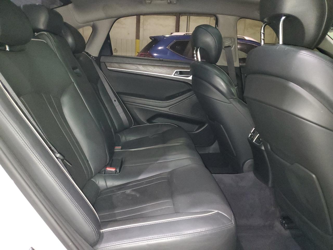 2015 Hyundai Genesis - Image 10