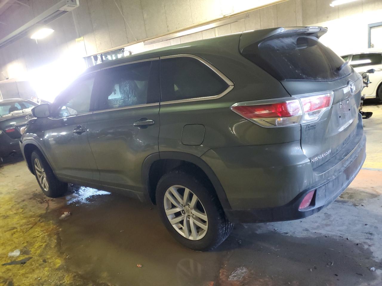 2015 Toyota Highlander - Image 2