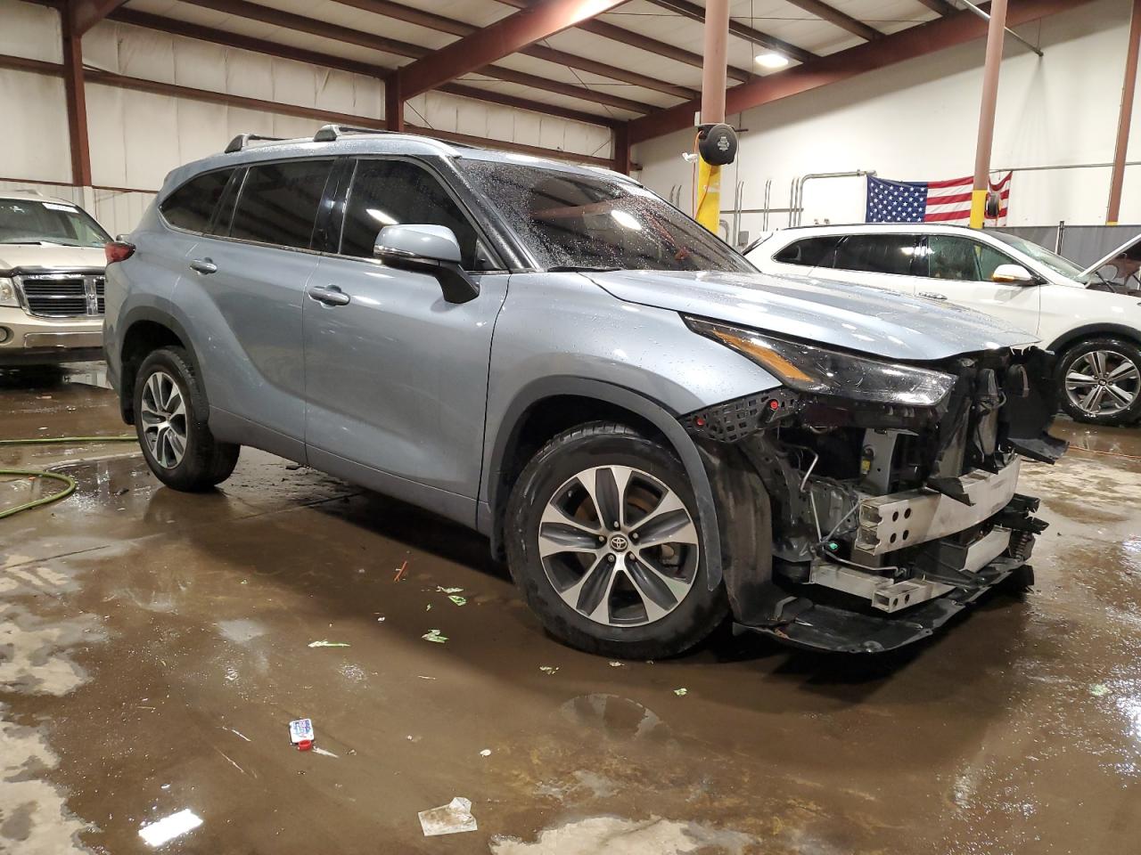 2022 Toyota Highlander - Image 4