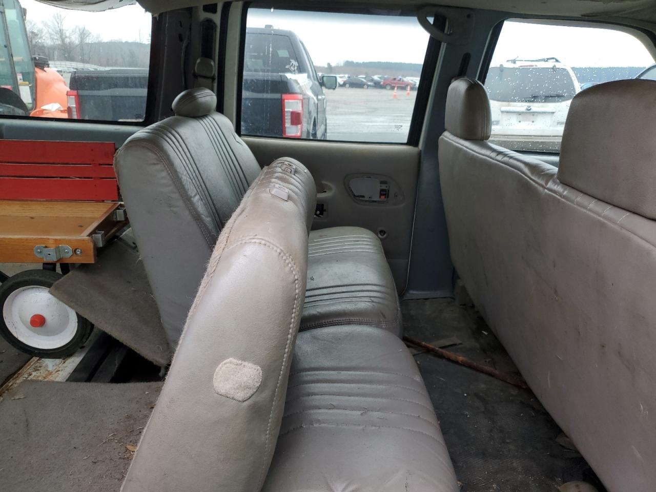 1999 Chevrolet Suburban - Image 10