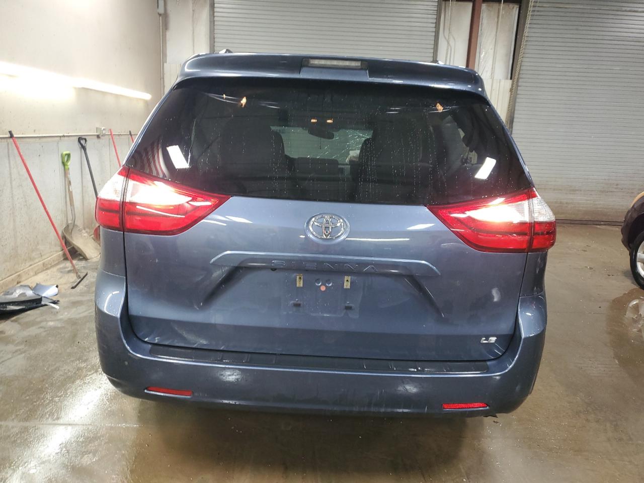 2017 Toyota Sienna - Image 6
