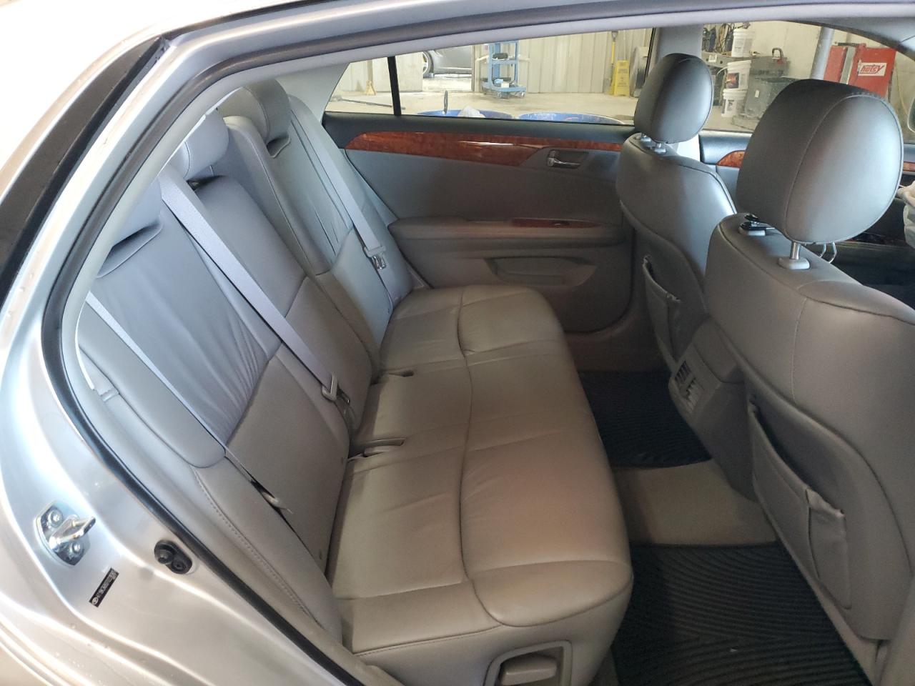 2007 Toyota Avalon - Image 10