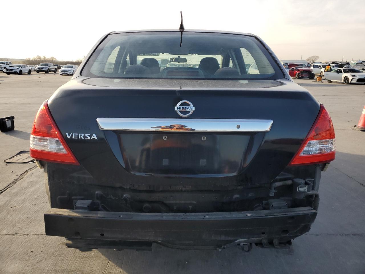 2011 Nissan Versa - Image 6