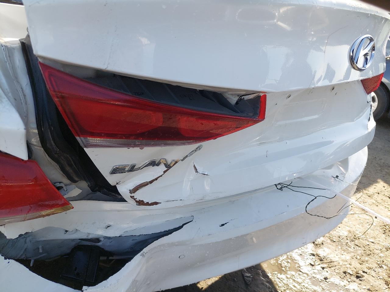 KMHD741F6JU403400 - 2018 Hyundai ELENTRA - #42069825